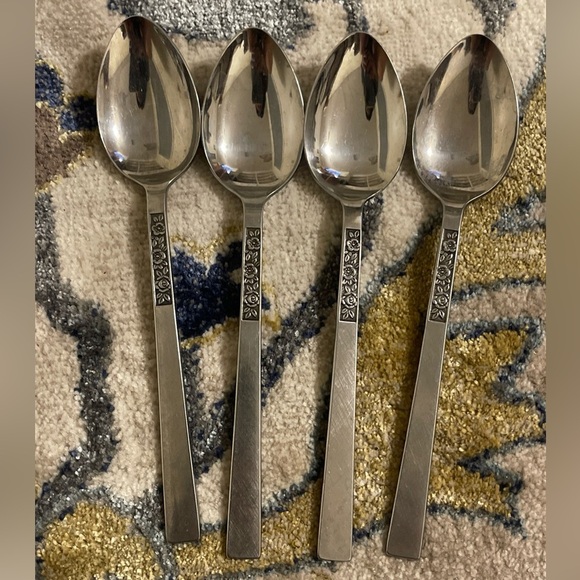 4 Stanly Roberts Stainless Japan spoonful flower
design carving - Picture 1 of 4
